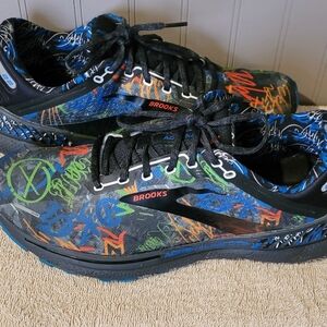 Brooks Adrenaline 22 Graffiti Sneakers
